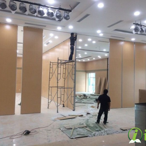 Vách ngăn sự kiện